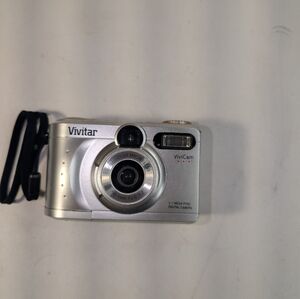 Vivitar ViviCam 3615 Digital Camera 2.1MP 128 MB CF Card